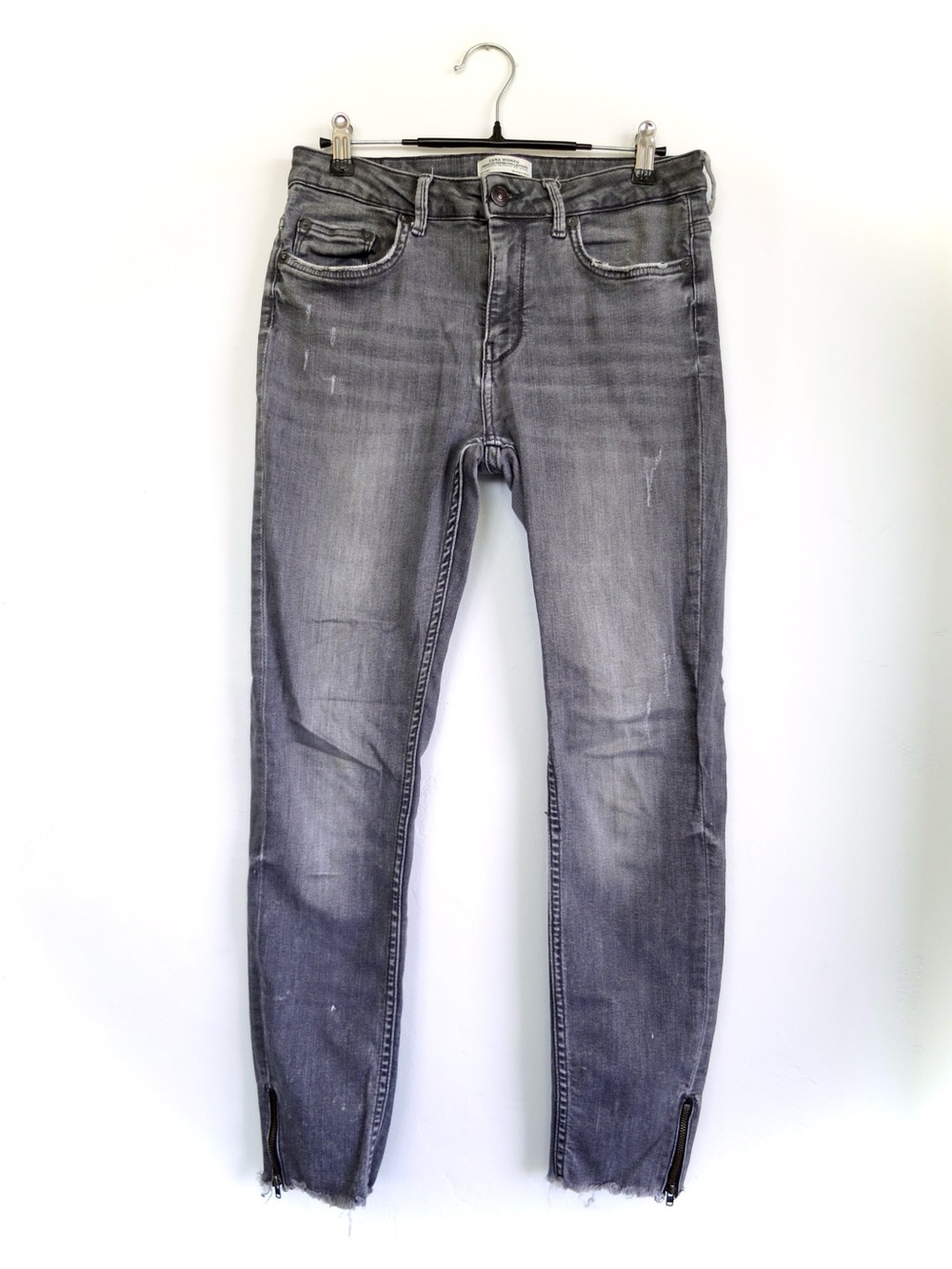Zara Woman Gray Denim Jeans with Branded Button